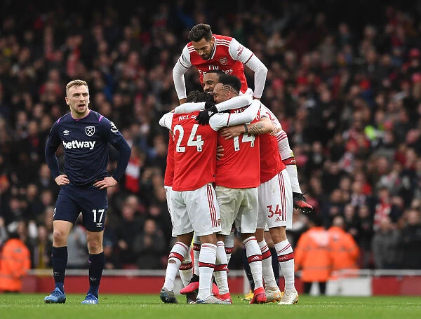Arsenal Celebrate Lacazette's Goal vs West Ham United (2019-20)
