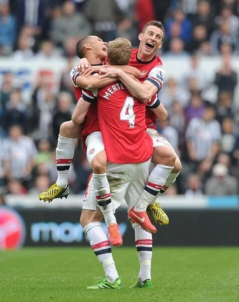 Arsenal Celebrate Premier League Victory over Newcastle: Gibbs, Mertesacker, Koscielny