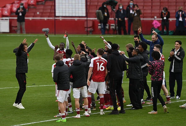 Arsenal Celebrate Victory Over Brighton & Hove Albion in Premier League Showdown