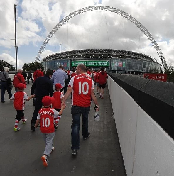 Arsenal Fans Converge on Wembley Stadium: Arsenal 3:0 Manchester City - FA Community Shield 2014 / 15