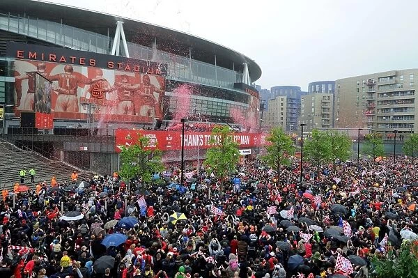 Arsenal FC: Celebrating FA Cup Victory - Parade at Emirates Stadium