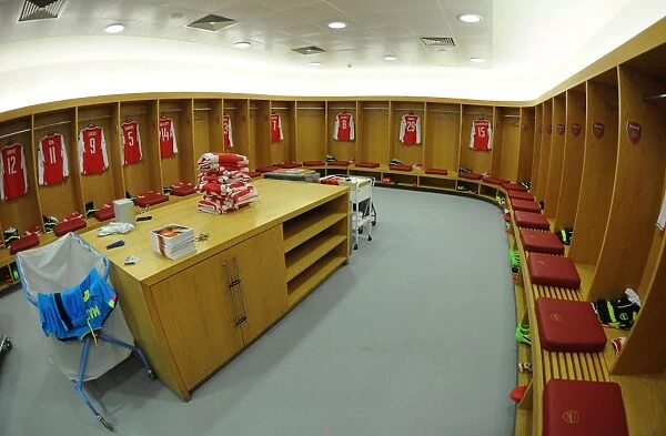 Arsenal FC Changing Room: Pre-Match Focus Against FC Bayern Munich in UEFA Champions League