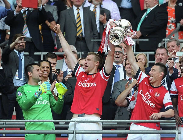 Arsenal FC: Lifting the FA Cup - Arsenal v Hull City, 2014