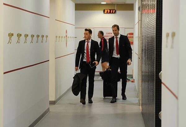 Arsenal FC: Ozil and Cech in Deep Focus - Arsenal Changing Room before Arsenal vs Everton (2015 / 16)