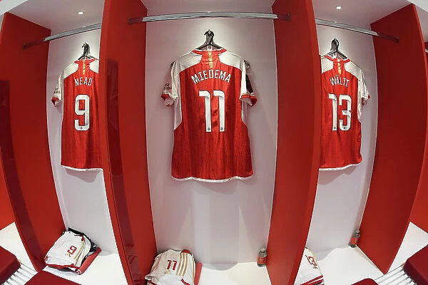 Arsenal FC: Pre-Match Focus - Ready to Shine: Mead, Miedema, Waelti in the Dressing Room