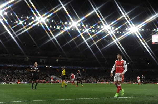 Arsenal FC vs. FC Bayern Munich: Alexis Sanchez in Action during the Intense UCL Showdown at Emirates Stadium