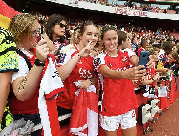 Arsenal FC vs. Liverpool FC: A Selfie Moment at the Barclays Women's Super League Match, 2023-24