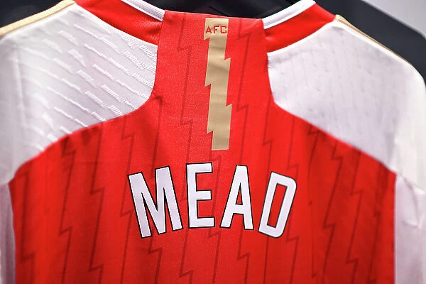 Arsenal FC vs Manchester City: Beth Mead's Arsenal Dressing Room - Barclays Women's Super League 2023-24