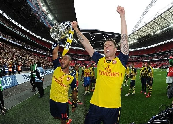 Arsenal FC: Walcott and Giroud Celebrate FA Cup Victory