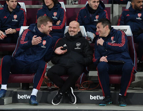 Arsenal: Freddie Ljungberg Laughs with Mertesacker and Bibbo during West Ham Match
