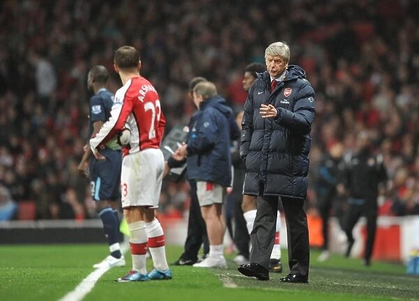 Arsenal manager Arsene Wenger talks with Andrey Arshavin during the match