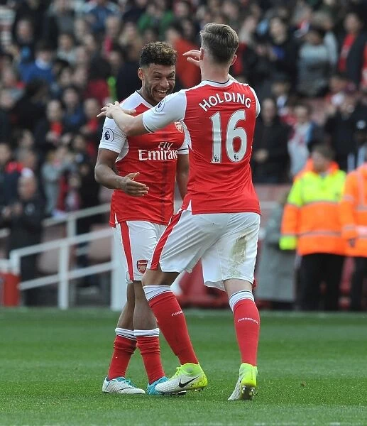 Arsenal: Oxlade-Chamberlain and Holding Celebrate Victory Over Manchester United