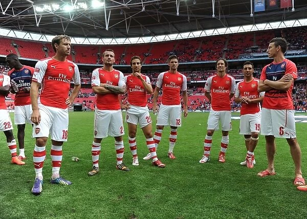 Arsenal Players Celebrate FA Community Shield Victory over Manchester City (2014 / 15)