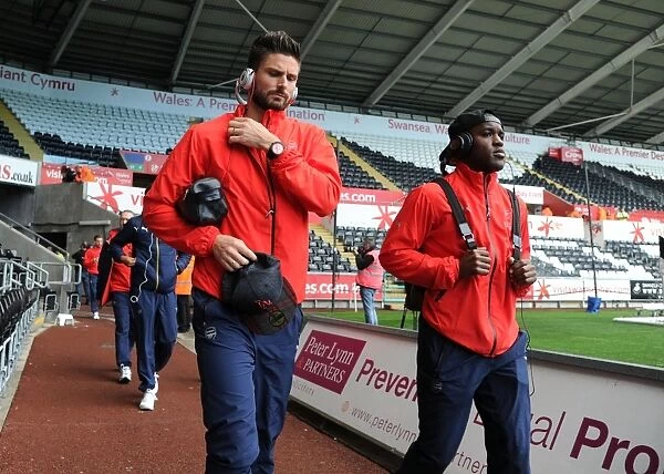 Arsenal Stars Giroud and Campbell Arrive at Swansea City's Liberty Stadium Ahead of 2015-16 Premier League Clash