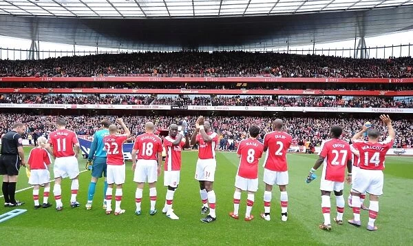 The Arsenal team line up before the match. Arsenal 4: 0 Fulham, Barclays Premier League