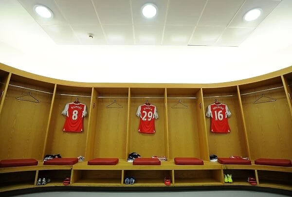 Arsenal Unity: Pre-Match Huddle in the Changing Room (Arsenal vs. Everton, 2016-17)