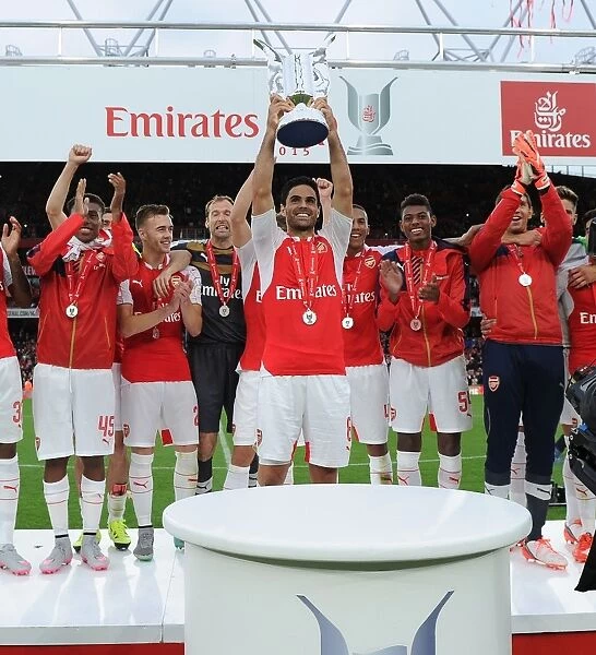 Arsenal Victory: Emirates Cup Triumph over VfL Wolfsburg (2015 / 16)