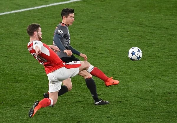 Arsenal vs Bayern Munich: Mustafi Tackles Lewandowski in UEFA Champions League Clash