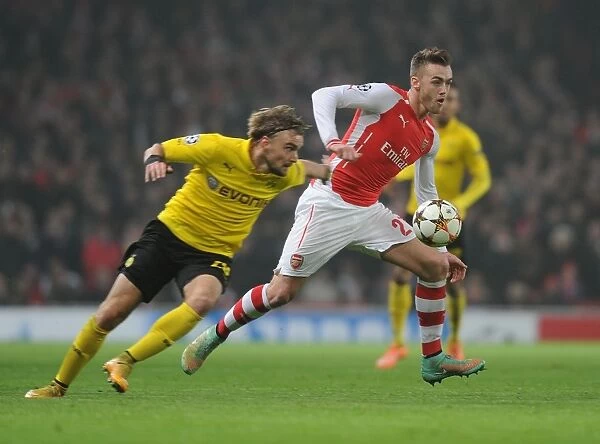 Arsenal vs. Borussia Dortmund: Calum Chambers Outruns Marcel Schmelzer in the 2014-15 UEFA Champions League Clash