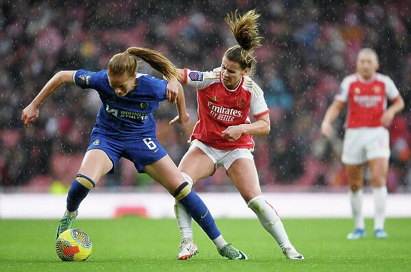 Arsenal vs. Chelsea: A Fight for Supremacy in the Barclays Women's Super League (2023-24) - Battle for Possession at Emirates Stadium