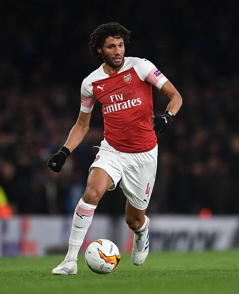 Arsenal vs. S.S.C. Napoli - Mohamed Elneny in Action during the 2018-19 Europa League Quarterfinal First Leg at Emirates Stadium