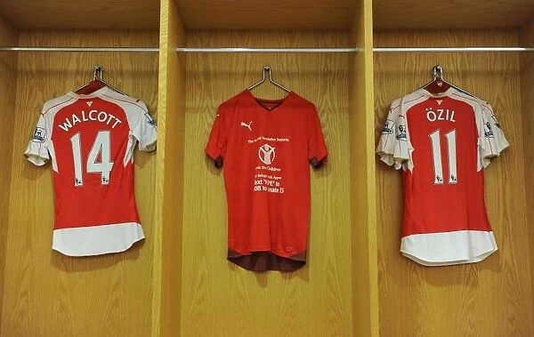 Arsenal vs Stoke City: Save the Children Warm-Up (2015-16) - Footballers Wear Charity Tops Before Match