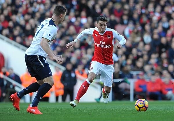 Arsenal vs. Tottenham: Mesut Ozil at Emirates Stadium (Premier League 2016-17)