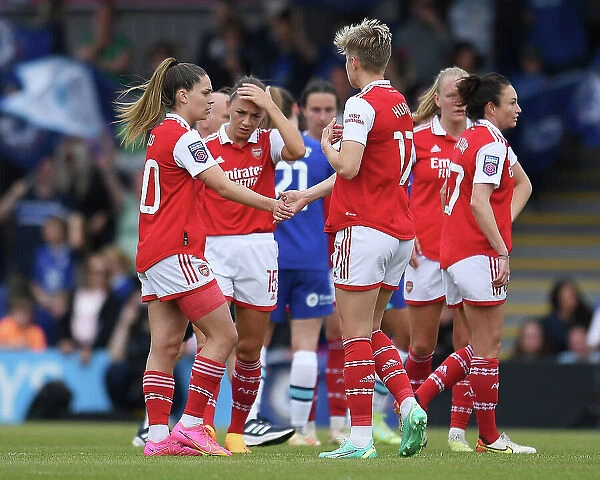Arsenal Women Celebrate FA WSL Victory Over Chelsea: Gio Queiroz and Team Rejoice