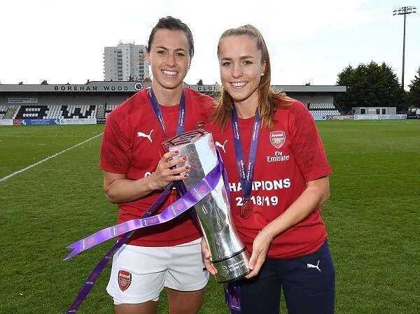 Arsenal Women Celebrate WSL Title with Viki Schnaderbeck and Lia Walti