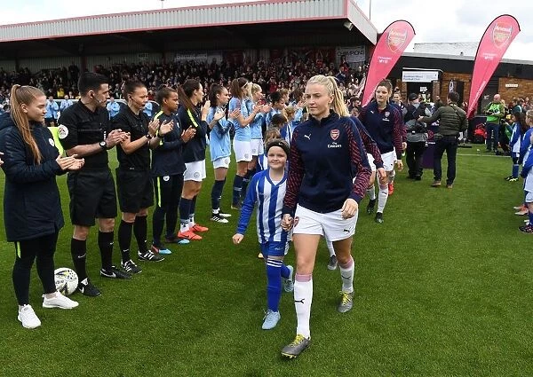 Arsenal Women Receive Guard of Honor from Manchester City Women Ahead of WSL Match