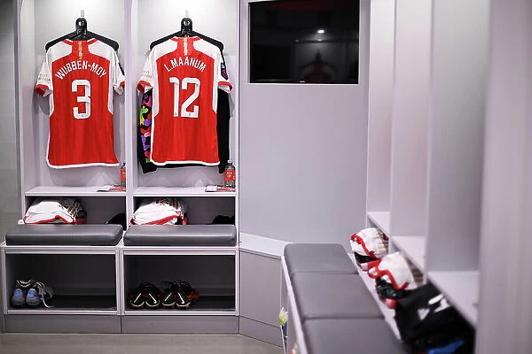 Arsenal Women vs. Tottenham Hotspur Women: Pre-Match Focus - Arsenal Dressing Room: Ready for Battle