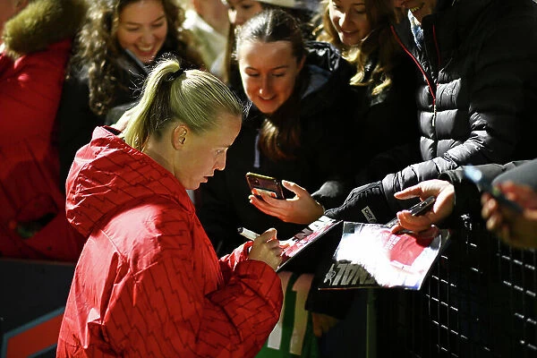 Arsenal Women's FA Cup Triumph: Beth Mead Signs Autographs after Victory over Bristol City