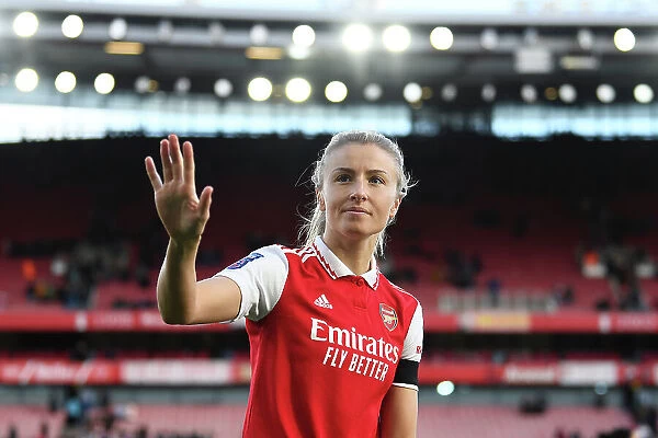 Arsenal Women's Historic FA Super League Victory: Leah Williamson's Triumphant Celebration at Emirates Stadium