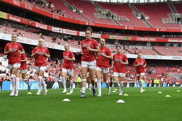 Arsenal Women's Pre-Match Warm-Up vs Liverpool Women at Emirates Stadium (2023-24) - Jen Beattie and Teammates Gear Up