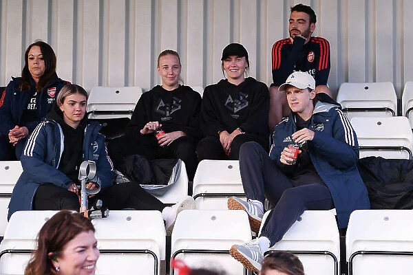 Arsenal Women's Squad Showing Support: Arsenal v Leicester City, FA Women's Super League (2022-23)