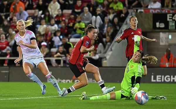 Arsenal Women's Super League Triumph: Stina Blackstenius Nets Opening Goal Against Manchester United
