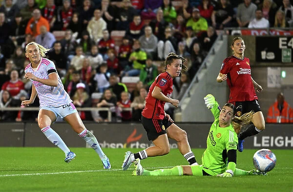 Arsenal Women's Super League Victory: Stina Blackstenius Scores Opening Goal Against Manchester United