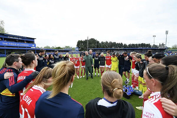 Arsenal Women's Team Celebrate with Coach Jonas Eidevall after FA WSL Victory over Chelsea