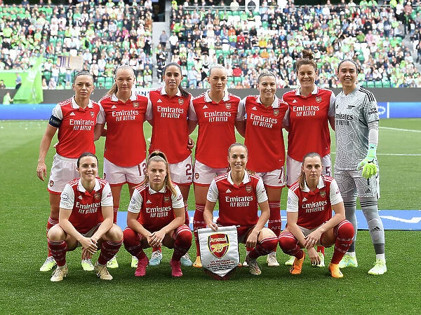 Arsenal Women's Team Gathers Before Semifinal Clash Against VfL Wolfsburg in UEFA Champions League