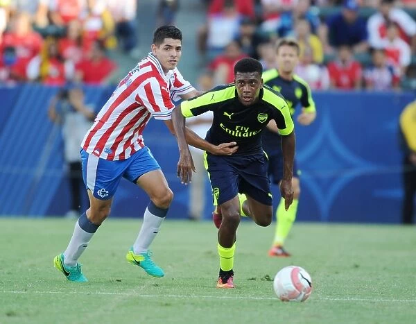 Arsenal's Alex Iwobi Breaks Past Chivas Orbelin Pineda in Pre-Season Clash
