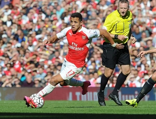 Arsenal's Alexis Sanchez in Action: Arsenal vs Stoke City (Premier League 2015-16)