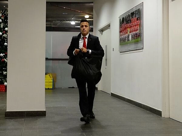 Arsenal's Alexis Sanchez Gears Up for Arsenal v Southampton Clash (2014-15)