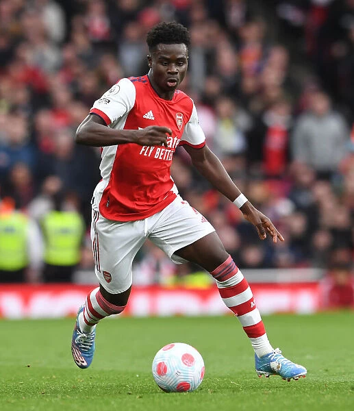 Arsenal's Bukayo Saka in Action: Premier League Clash Against Leicester City, 2021-22