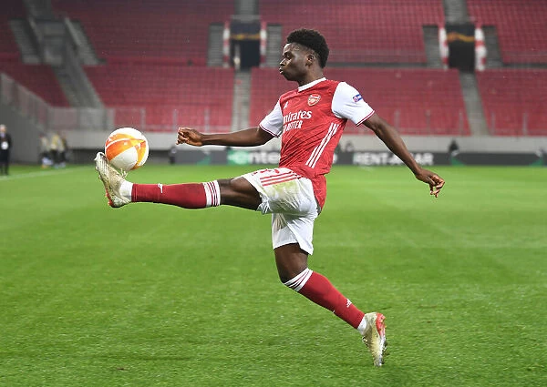 Arsenal's Bukayo Saka in Action against SL Benfica in the Europa League