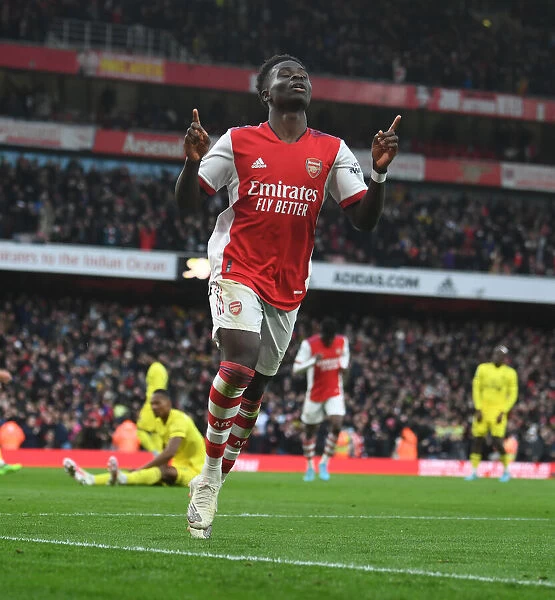 Arsenal's Bukayo Saka Scores Second Goal vs. Brentford in 2021-22 Premier League
