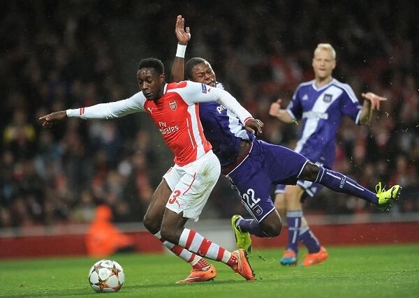 Arsenal's Danny Welbeck Fouled by Chancel Mbemba, Awarding a Penalty in UEFA Champions League Match against Anderlecht