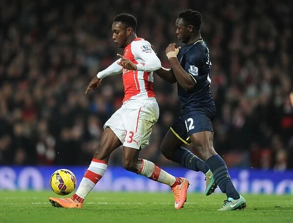 Arsenal's Danny Welbeck Outmuscles Victor Wanyama in Intense Premier League Clash