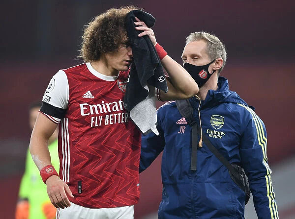 Arsenal's David Luiz Treatment for Head Injury in Empty Emirates Stadium (Premier League 2020-21)
