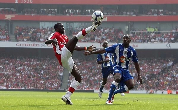 Arsenal's Dominant Performance: 4-0 Over Wigan Athletic featuring Eboue and Figueroa