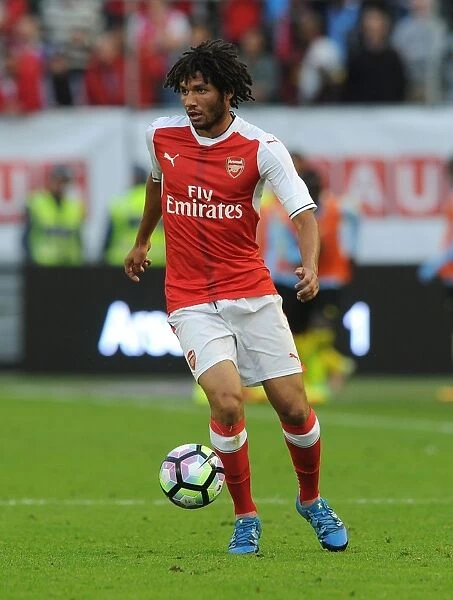 Arsenal's Elneny Goes Head-to-Head with Manchester City in 2016 Pre-Season Clash